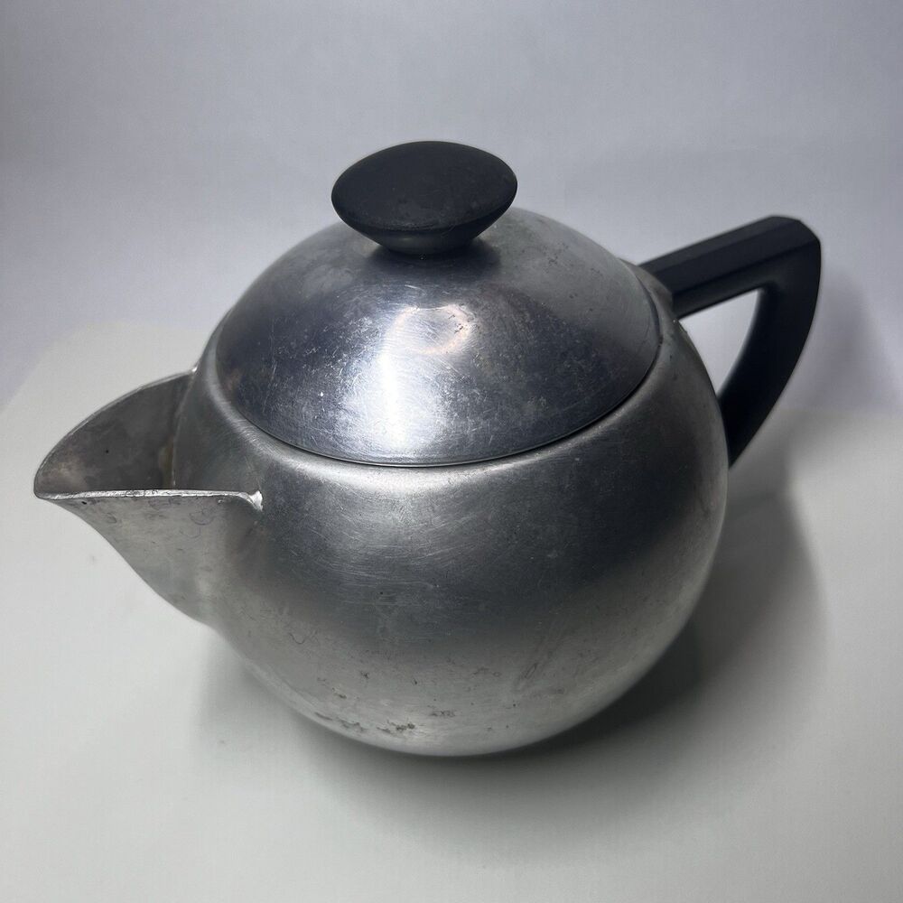 Vintage Mirro Aluminum Teapot 1526M 1.5 QT Mid Century Modern USA With Lid